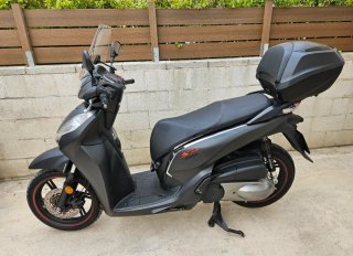 Honda SH300A Maxi Scooter 2021
