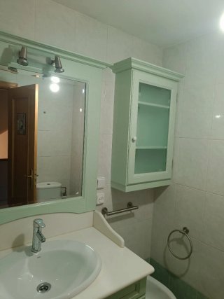Mueble de baño lavabo y espejo