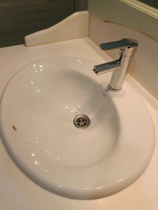 Mueble de baño lavabo y espejo