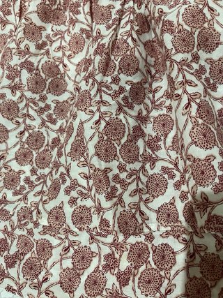 Falda estampada blanco y burdeos