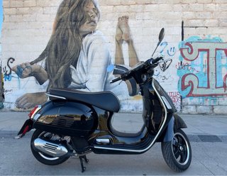 Vespa GTS Super Sport Negra