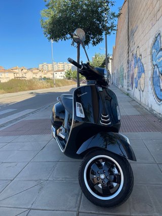 Vespa GTS Super Sport Negra