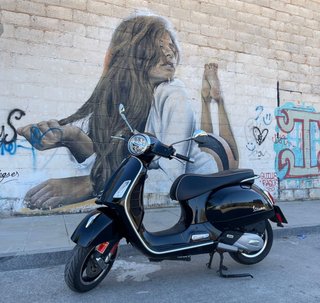 Vespa GTS Super Sport Negra