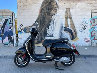 Vespa GTS Super Sport Negra