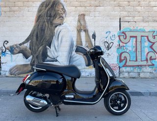 Vespa GTS Super Sport Negra