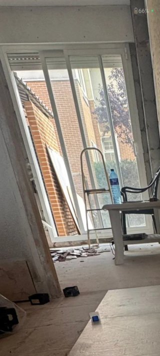 Ventanas desmontadas con persiana