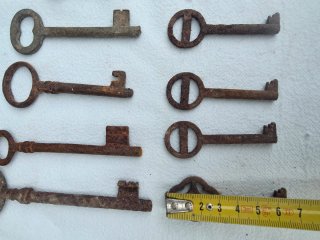 Lote 11 llaves antiguas de hierro