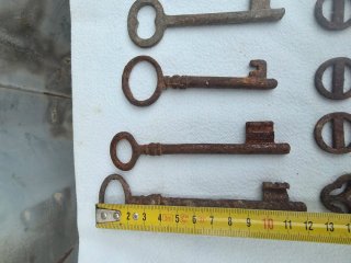 Lote 11 llaves antiguas de hierro
