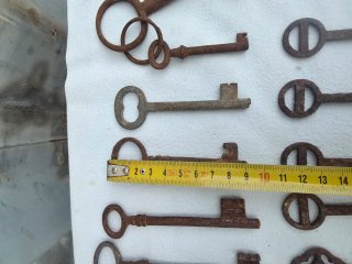 Lote 11 llaves antiguas de hierro