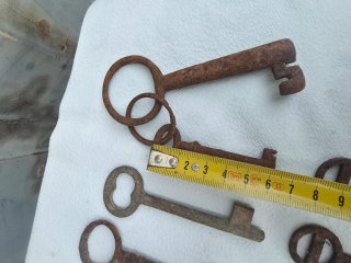 Lote 11 llaves antiguas de hierro