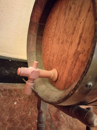 Barril de Madera con Soporte