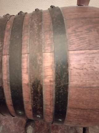 Barril de Madera con Soporte