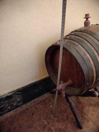 Barril de Madera con Soporte