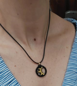 Ciondolo oro giallo 750 nero e oro