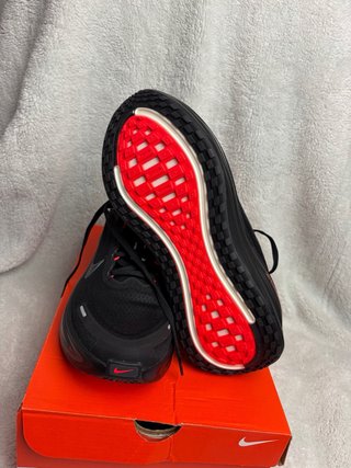 Nike Vomero Plus Talla 41 Negro/Rojo