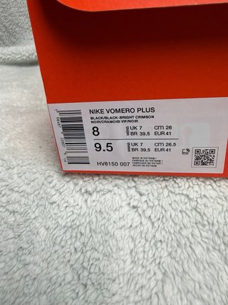 Nike Vomero Plus Talla 41 Negro/Rojo