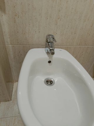 Lavabo, bidé y espejo con luz