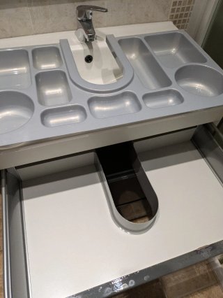 Mueble de baño con lavabo gris