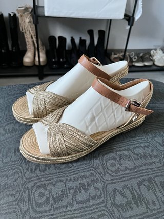 Sandalias doradas Tommy Hilfiger Talla 38