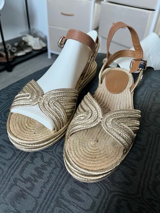 Sandalias doradas Tommy Hilfiger Talla 38