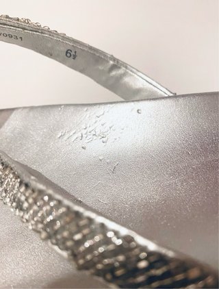 Chanclas plateadas con pedrería talla 6 1/2 (USA)