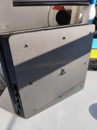 PS4 Slim Negra como nueva