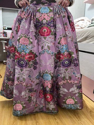 Traje de Alicantina bordado floral