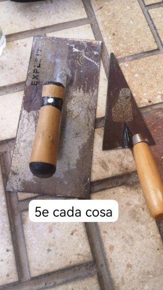 Llana y fratás de albañil