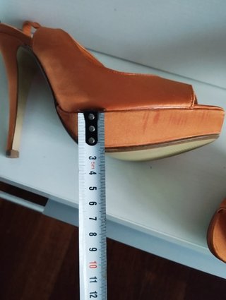 Zapatos de tacón naranja