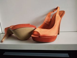 Zapatos de tacón naranja