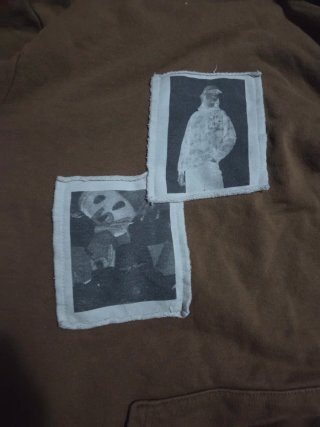 Felpa marrone con patch