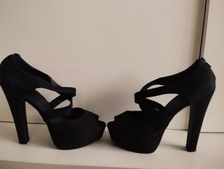 Zapatos de tacón negros