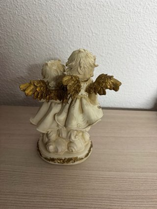 Figura de ángeles con violín y trompeta