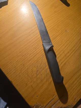 Coltello da cucina in metallo e plastica