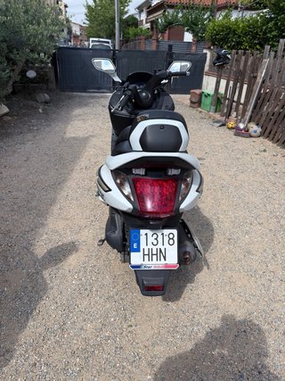 SYM EVO 125cc Maxi Scooter Blanca