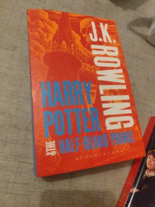 HARRY POTTER & HALF BLOOD PRINCE (ADULT COVER)