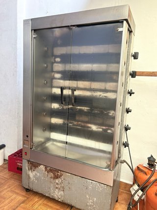 Máquina de pollos asados