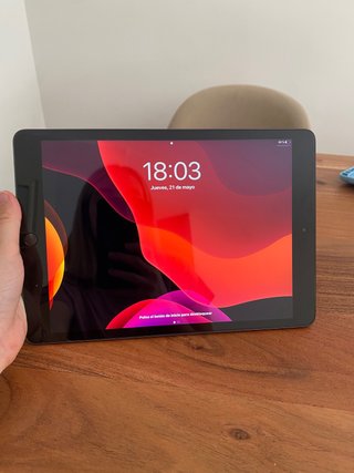 iPad Negro/Plateado con Cargador y Caja
