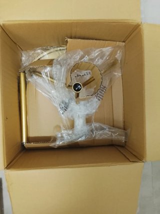 Mesa auxiliar dorada redonda