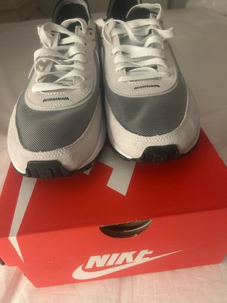 Bonitas Zapatillas Nike Grises y Blancas