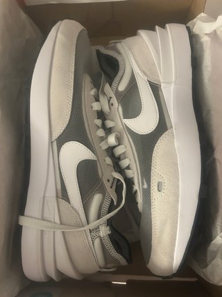 Bonitas Zapatillas Nike Grises y Blancas