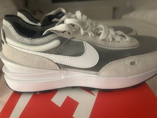Bonitas Zapatillas Nike Grises y Blancas