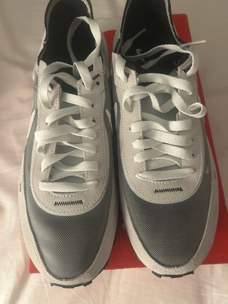 Bonitas Zapatillas Nike Grises y Blancas