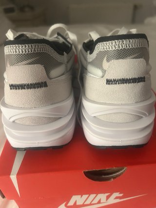 Bonitas Zapatillas Nike Grises y Blancas