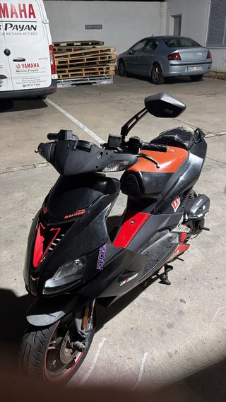 Aprilia SR 50 negociable !