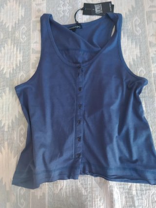 Camiseta tirantes de la marca Mados con botones