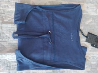 Camiseta tirantes de la marca Mados con botones