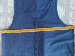 Camiseta tirantes de la marca Mados con botones