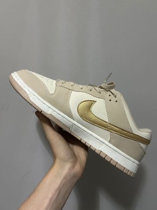 Zapatillas Nike Beige y Dorado