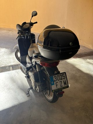 Aprilia Scarabeo Azul